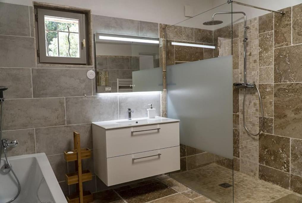 Charmant Rez De Villa Climatise Renove, 90M2 Avec Parking Cassis Buitenkant foto