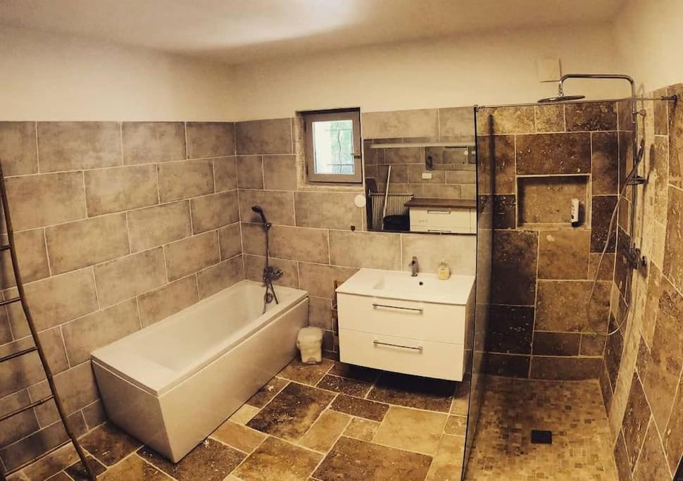 Charmant Rez De Villa Climatise Renove, 90M2 Avec Parking Cassis Buitenkant foto
